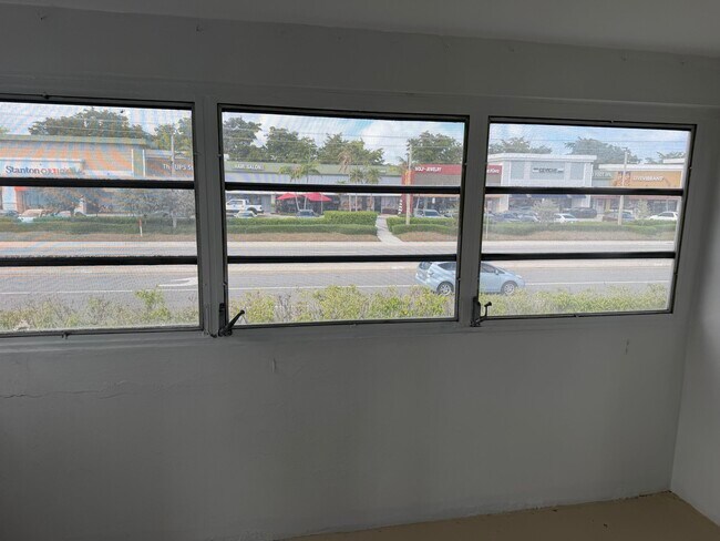 Building Photo - 1113 Lake Terrace