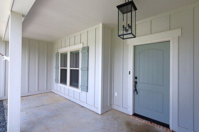 Building Photo - 4704 Crescent Ct