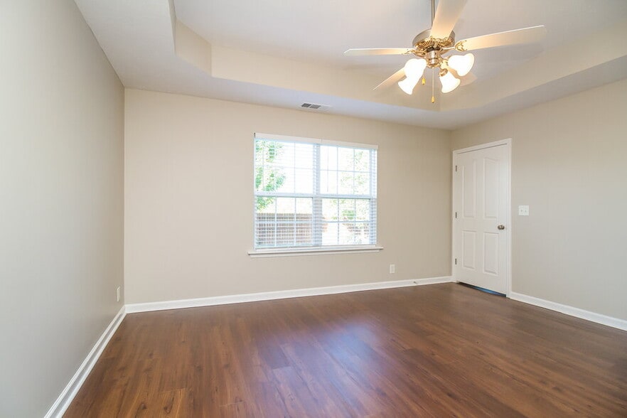 Building Photo - 913 Harvest Grove Dr