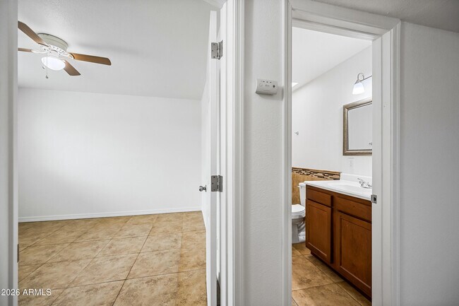 Building Photo - 4115 N 18th Dr
