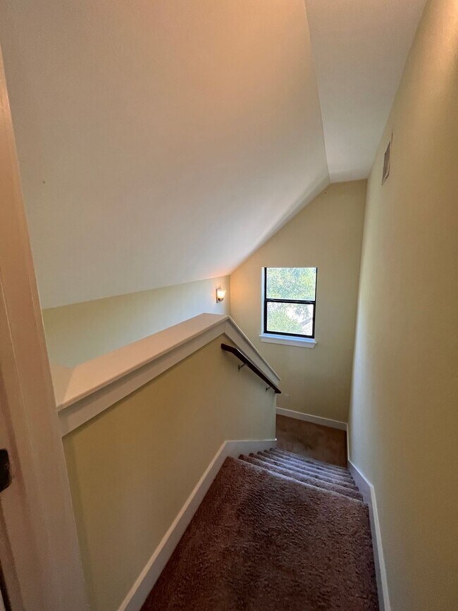 Building Photo - 5bed/3bath house in North Campus