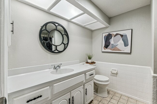 Building Photo - 4 bed, 3 bath home in OKC, OK