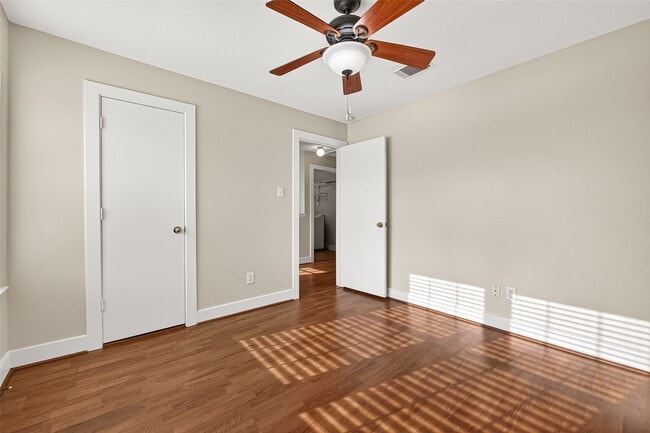 Building Photo - 6247 Settlers Lake Cir E