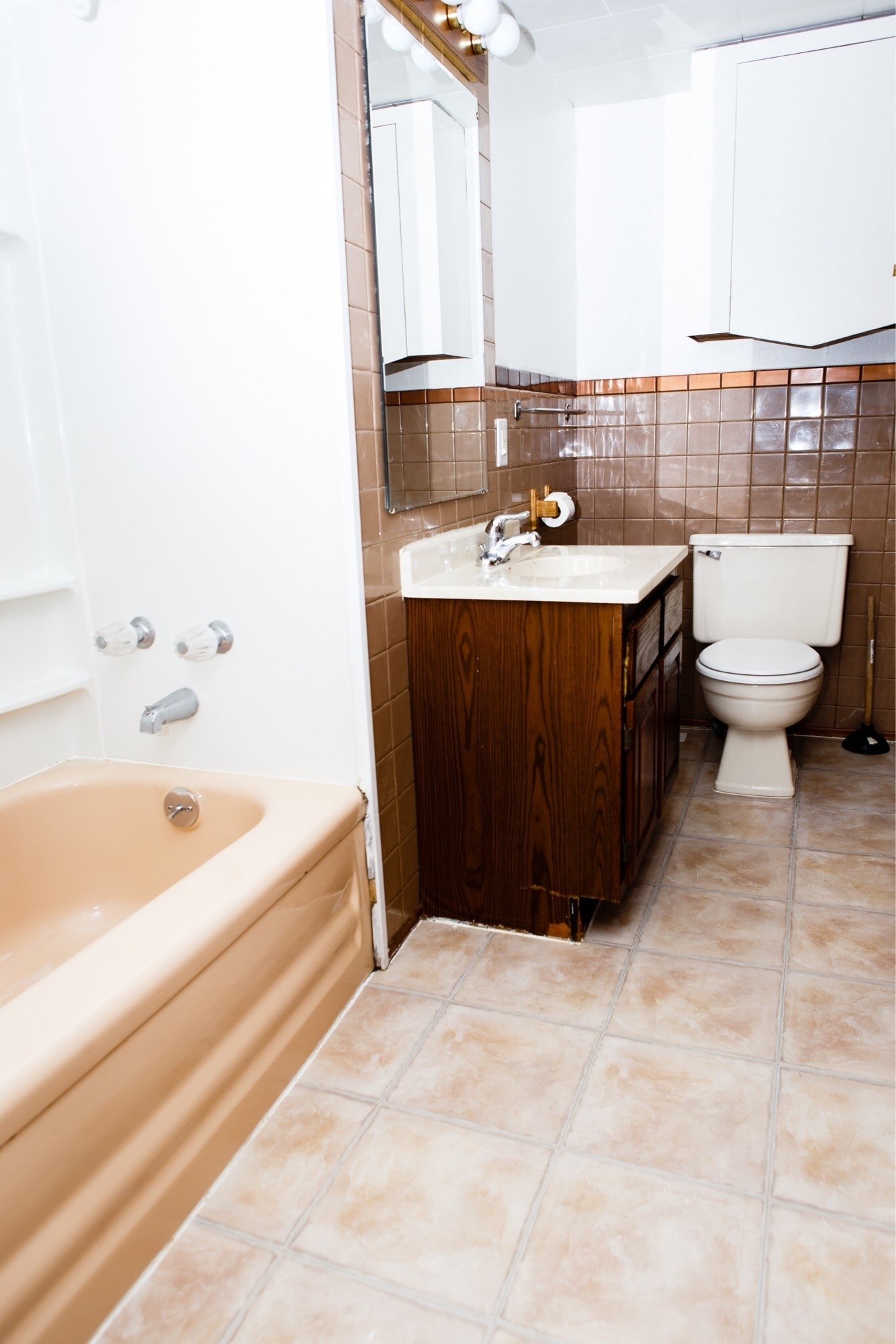 2nd floor bathroom - 20 School St