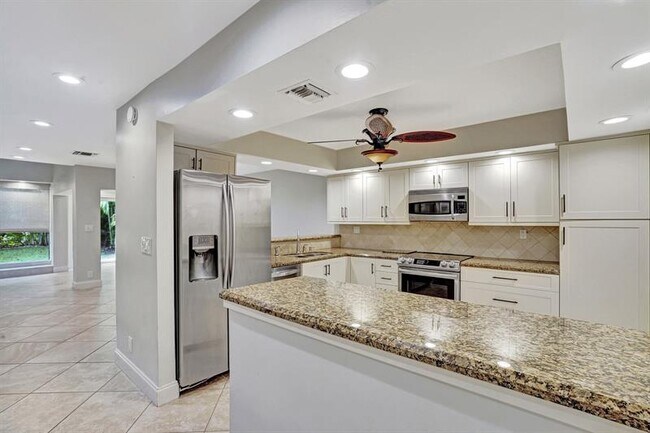 Building Photo - 6012 Glendale Dr
