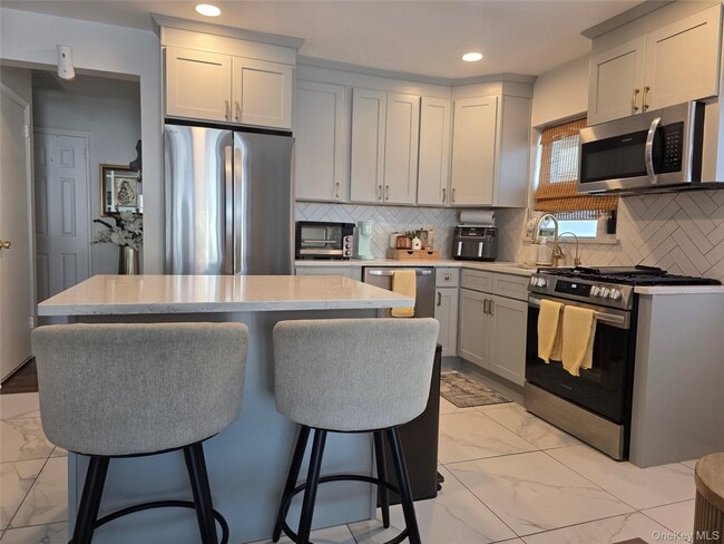 Building Photo - 181 Barrymore Blvd