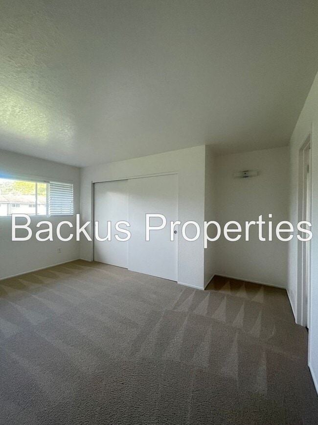 Building Photo - 19120 Creekside Pl