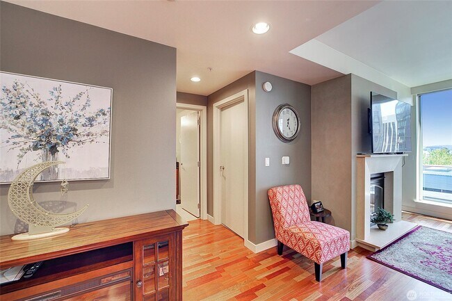 Building Photo - 2Bd/2Ba Bellevue Condo