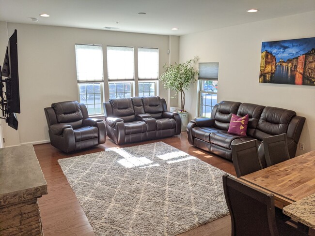 Building Photo - Bottom level (two story) *END UNIT* condo ...