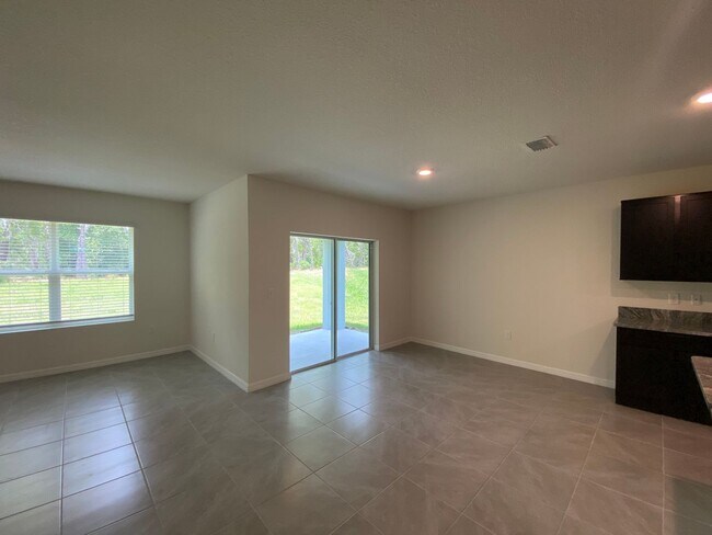 Building Photo - Desirable SE Ocala Neighborhood - Lake Dia...
