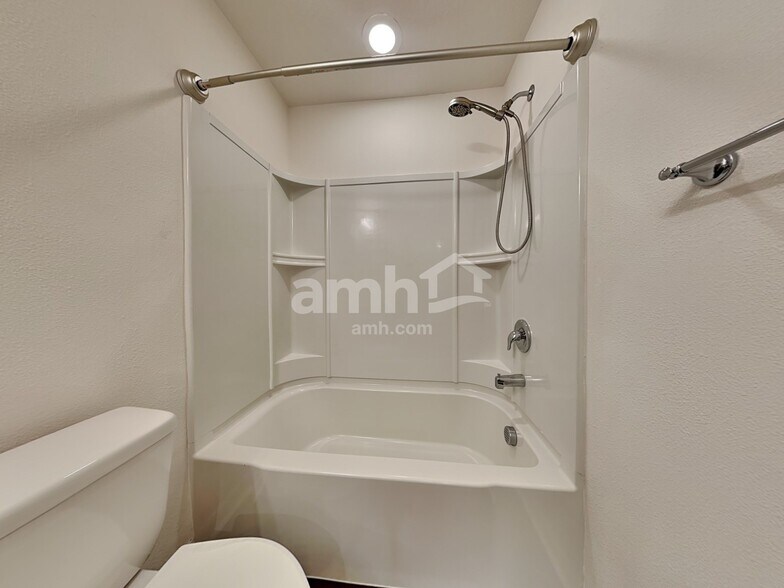 Building Photo - 1741 Chatham Grn