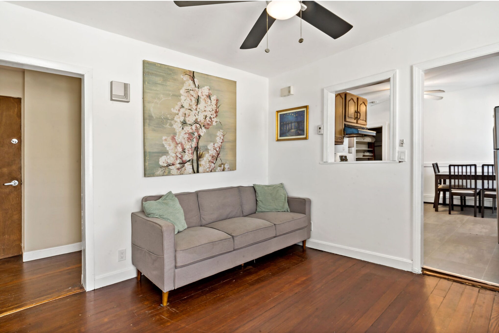 Building Photo - 1062 Saratoga St