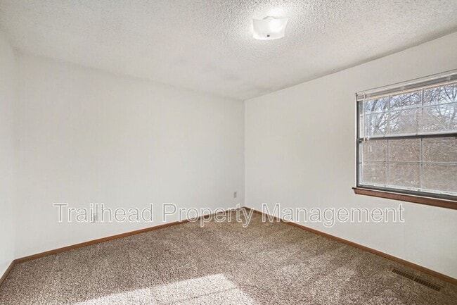 Building Photo - 410 NW Nottingham Ln