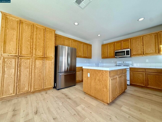 Building Photo - 4431 Meadow Valley Cir