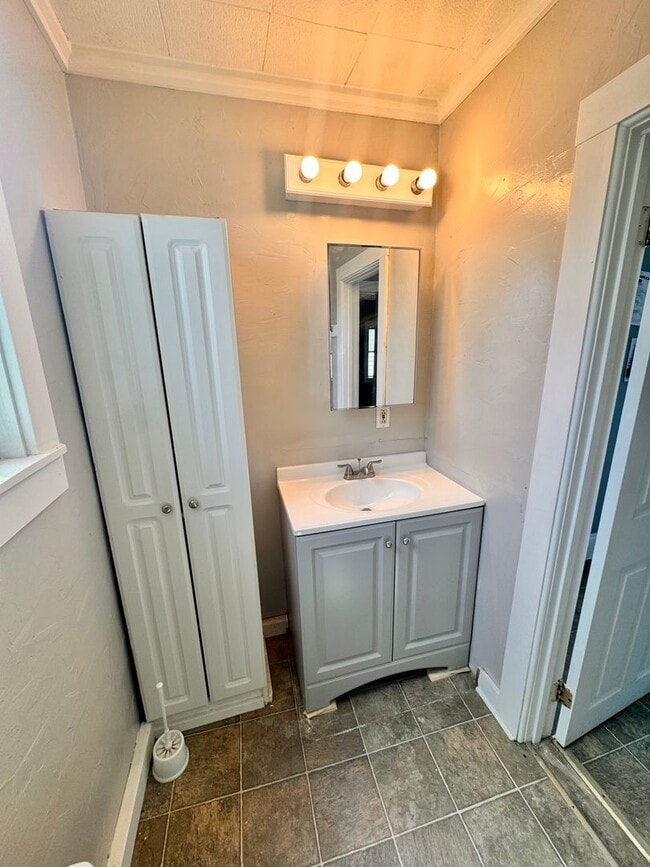 Building Photo - 30 Central St