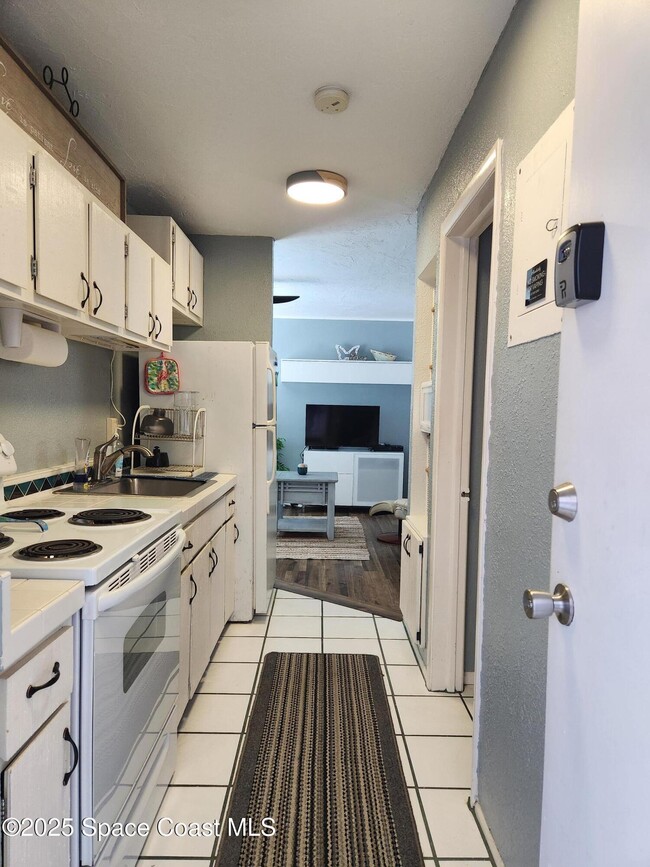 Building Photo - 390 W Cocoa Beach Causeway