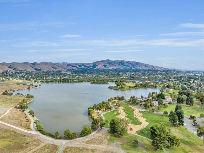 Building Photo - 39751 Bissy Cmn