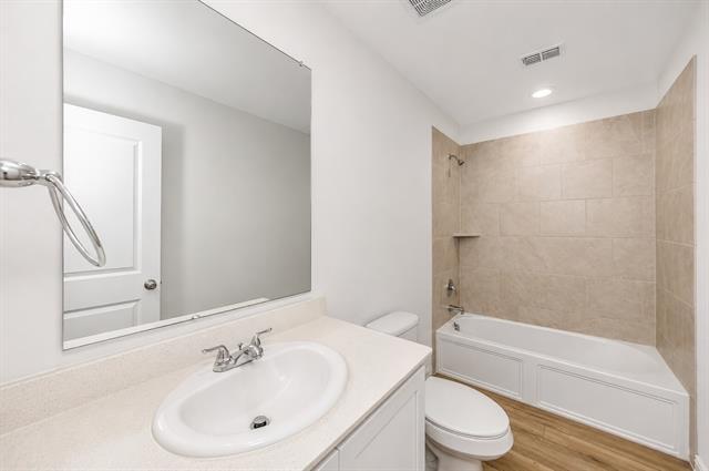 Building Photo - 2600 Starwater Dr