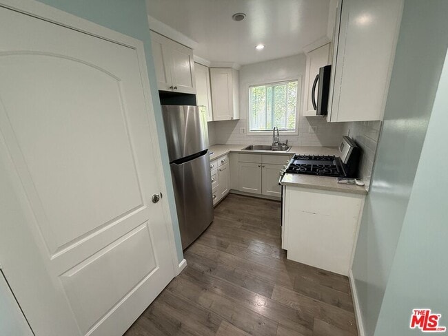 Building Photo - 7512 Jamieson Ave