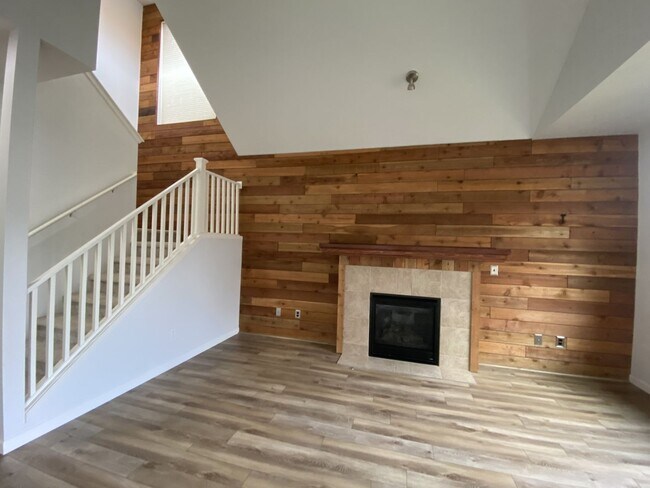 Building Photo - Pride of Ownership in this 3 BDRM, 2.5 BAT...