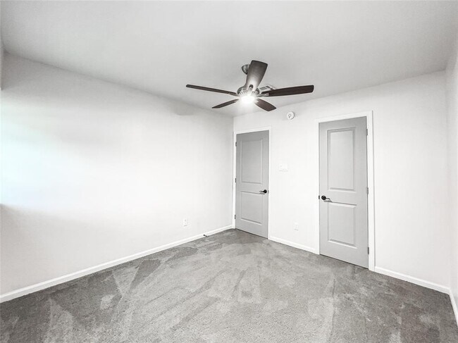 Building Photo - 5923 Dawnridge Dr