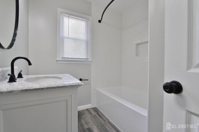 Building Photo - 516-520 Hamilton Blvd-516-520