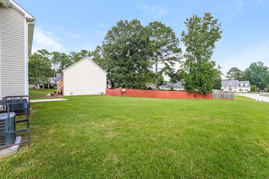 Building Photo - 2307 Santa Anna Ct SE