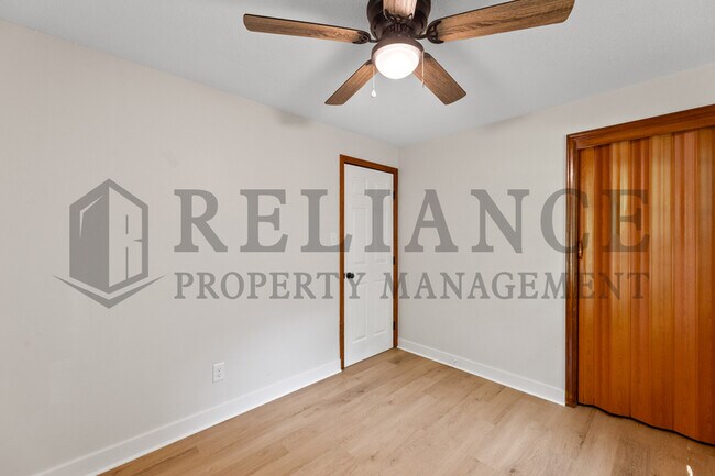 Building Photo - 1103 S Waverly St
