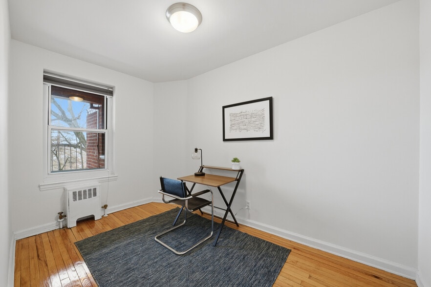 Bedroom with hardwood floors and a window overlooking the Hudson River, offering flexible use option - 555 Broadway
