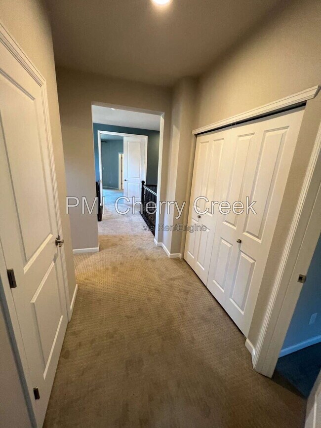 Building Photo - 9010 E Caley Way