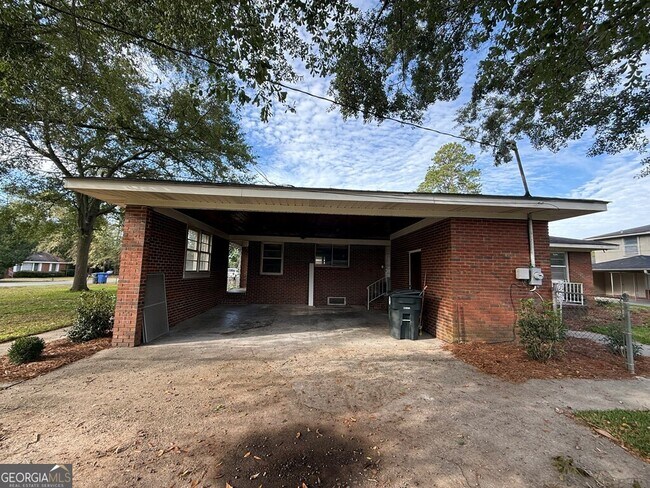 Building Photo - 412 Roberson St