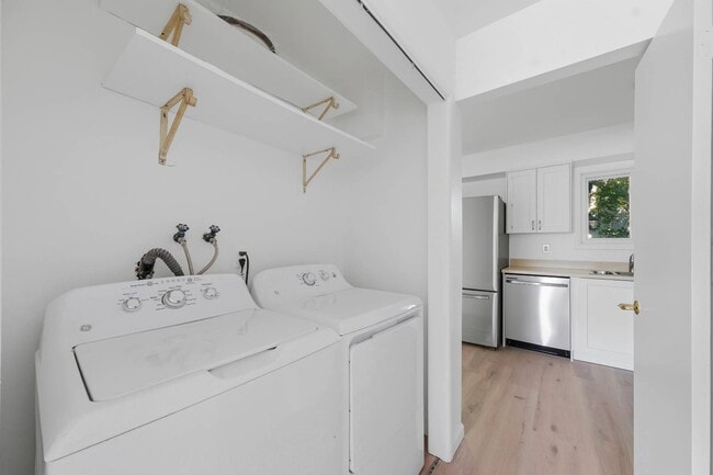 Building Photo - 206 Chrystal Dr