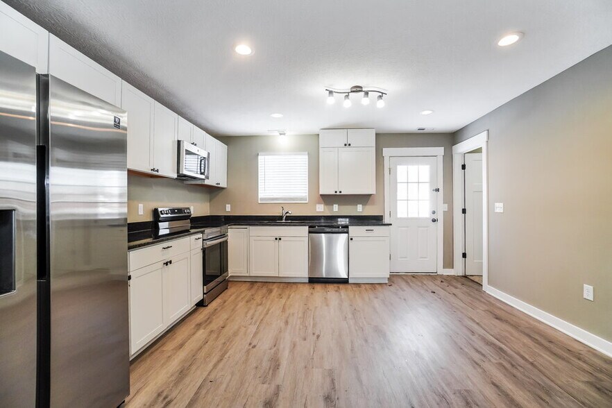 Building Photo - 4902 Dickens Dr