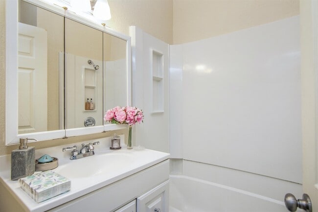 Building Photo - 11844 13th St