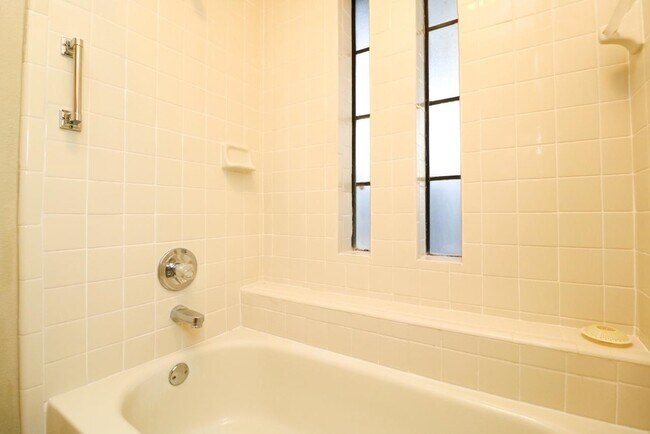 Building Photo - 1402 Longhorn Dr