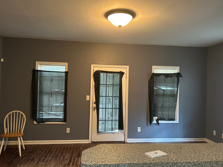 Building Photo - Room in Duplex on Ridge Ave NW