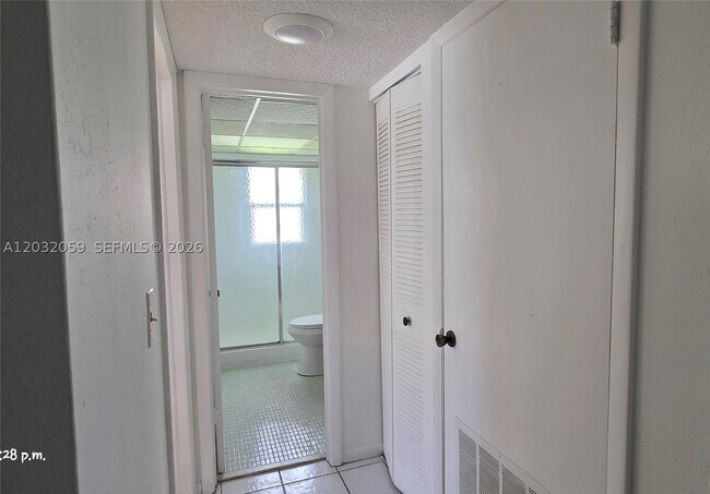 Building Photo - 5510 N Lakewood Cir