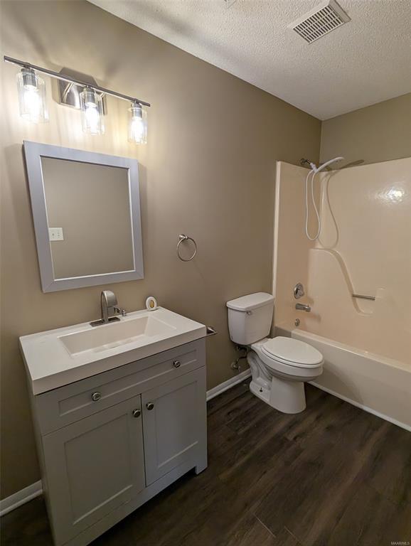 Building Photo - 5902 Carmel Dr