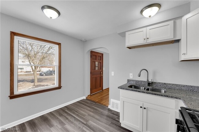 Building Photo - 14028 Rockside Rd