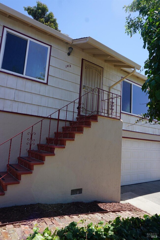 Building Photo - 142 El Poco Pl