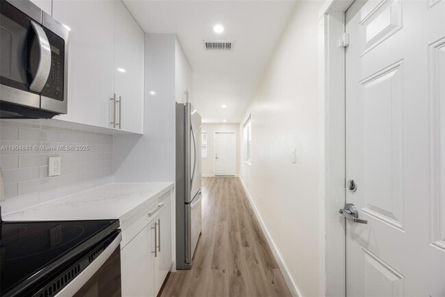 Building Photo - 3101 SW 19th St