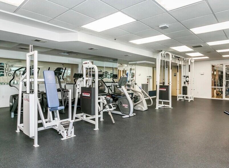 Building Photo - 100 Harborview Dr