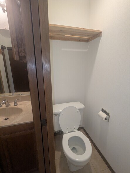 Primary bedroom bathroom - 12721 NE 129th Ct