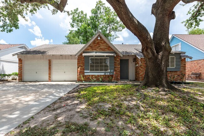 Primary Photo - 3218 Crestdale Dr