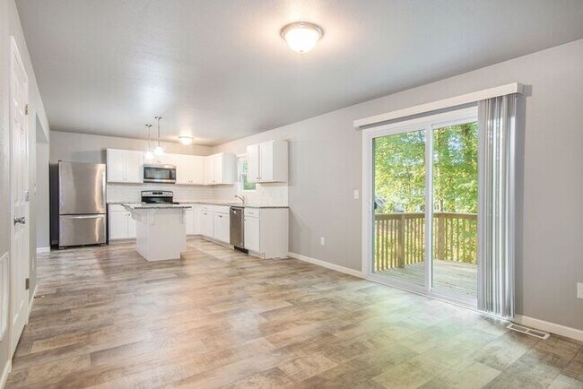 Building Photo - 15088 Krueger St