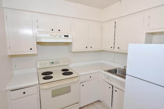 Kitchen - Oak Ridge Apartments