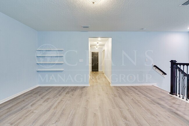 Building Photo - Spacious 4 Bedroom Home with Loft – Prime ...