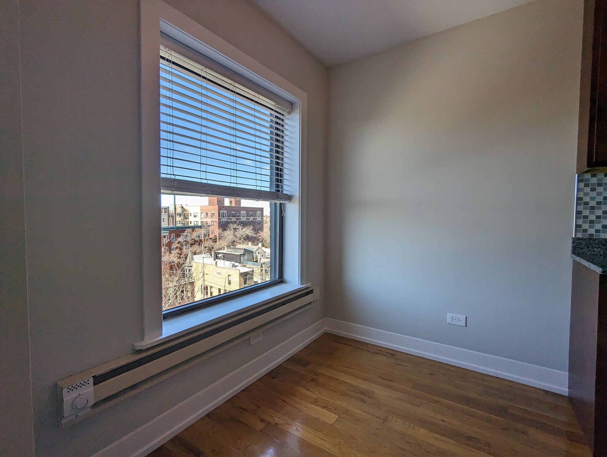 Building Photo - 560 W Arlington