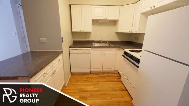 Building Photo - 1447 N Dearborn St