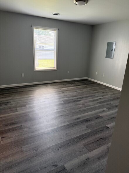 Building Photo - 107 E Lyman